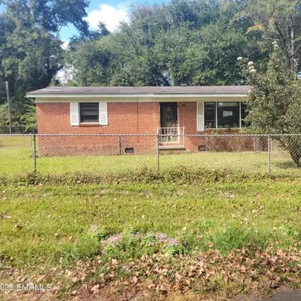 Buy this 2 bed house on 420 Evergreen Avenue in Philadelphia, MS 39350