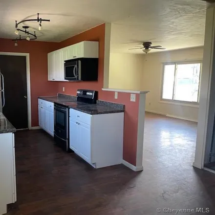 Image 3 - 992 18th Street, Wheatland, WY 82201, USA - Townhouse for sale