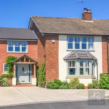 Buy this 4 bed duplex on Dalston Drive in Bramhall, SK7 1DW