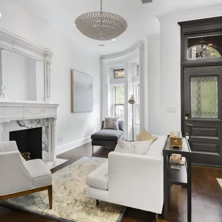 Rent this 6 bed townhouse on 74 West 82nd Street in New York, NY 10024