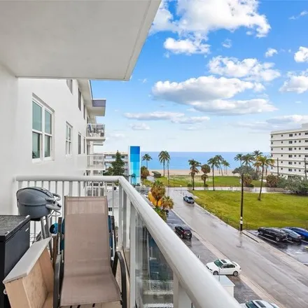 Image 8 - 360 Foxglove Terrace, Beverly Beach, Hollywood, FL 33019, USA - Condo for sale