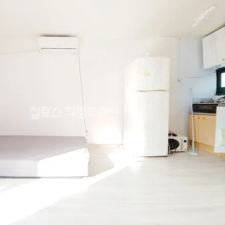 Rent this studio apartment on 서울특별시 강남구 대치동 899-34