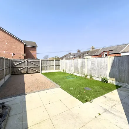 Rent this 3 bed duplex on Radcliffe Road in Fleetwood, FY7 6UP