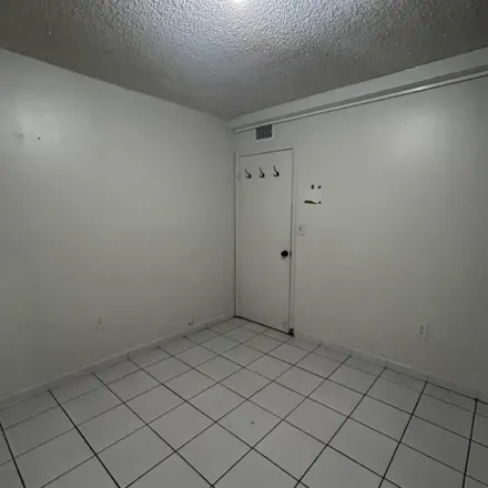 Image 2 - 1154 West 39th Terrace, Hialeah, FL 33012, USA - Room for rent