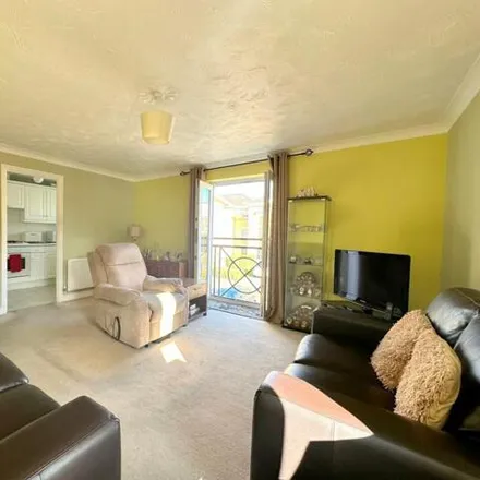 Image 3 - Essex County Cricket Ground, New Writtle Street, Chelmsford, CM2 0PG, United Kingdom - Apartment for sale