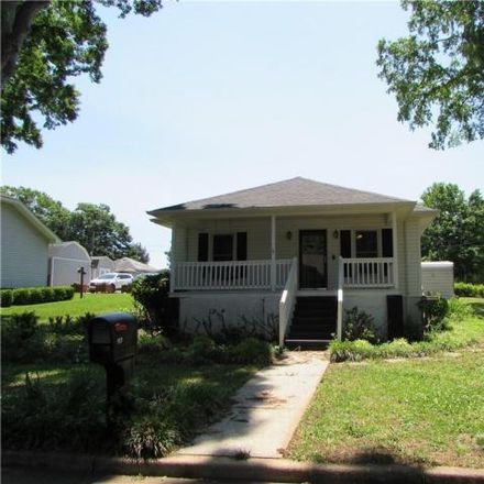 Rent this 3 bed house on 110 Cross Street in Belmont, NC 28012