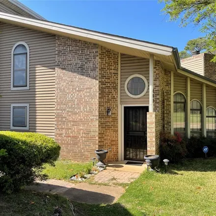 Rent this 2 bed townhouse on South Fielder Road in Arlington, TX 76015
