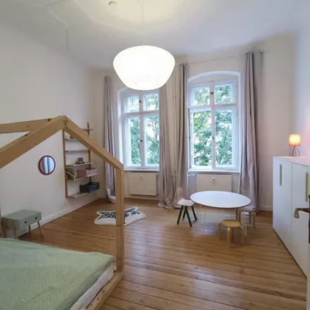 Rent this 3 bed apartment on Kosmetikstudio in Stahlheimer Straße, 10439 Berlin
