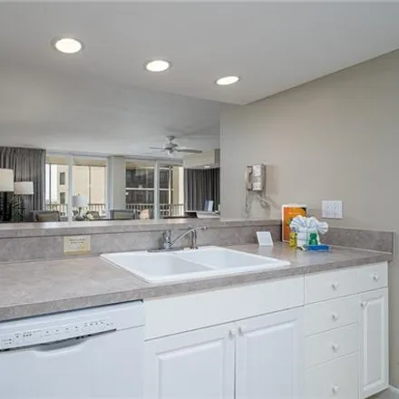 Image 9 - Gull Wing, 6620 Estero Boulevard, Fort Myers Beach, Lee County, FL 33931, USA - Condo for sale