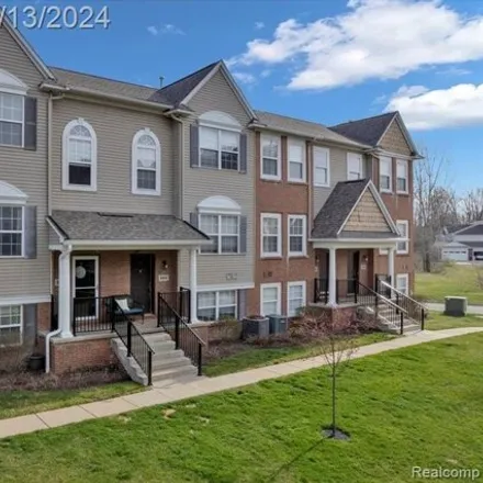 Buy this 3 bed townhouse on Water View Lane in Fenton, MI 48430
