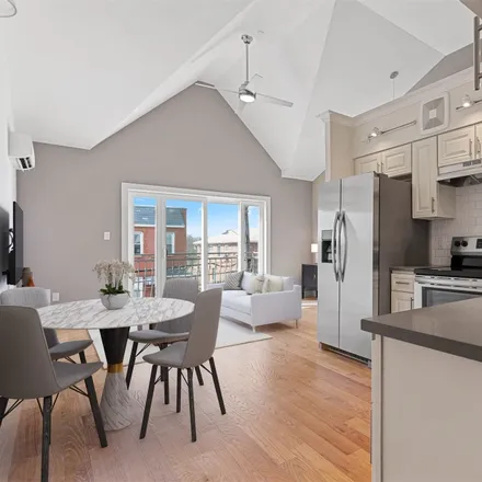 Image 9 - 66-23 73rd Place, New York, NY 11379, USA - Townhouse for sale