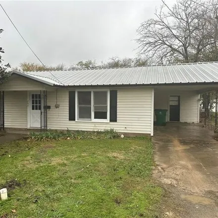 Image 1 - 216 South Goddard Street, Mart, McLennan County, TX 76664, USA - House for sale