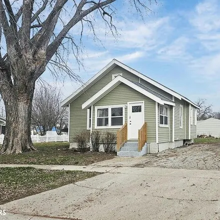 Buy this 2 bed house on 1034 South Sheridan Avenue in Ottumwa, IA 52501