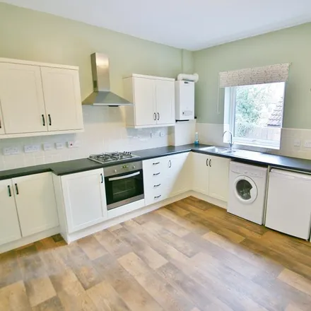 Image 5 - unnamed road, Dronfield, S18 2GW, United Kingdom - Townhouse for rent