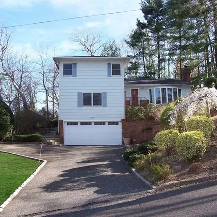 Buy this 4 bed house on 10 Eastview Drive in Huntington, NY 11743