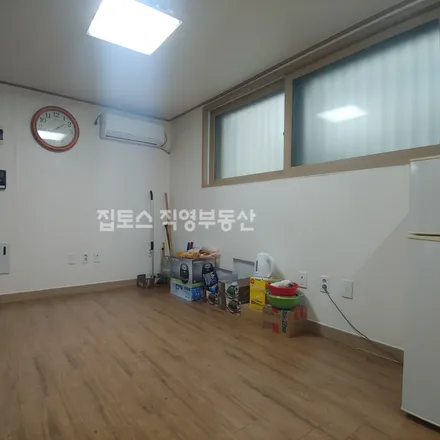 Rent this 2 bed apartment on 서울특별시 관악구 신림동 469-7