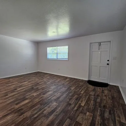 Rent this 2 bed apartment on 2111 Parkview Avenue in Leesburg, FL 34731