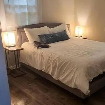 Rent this 3 bed apartment on Decherd