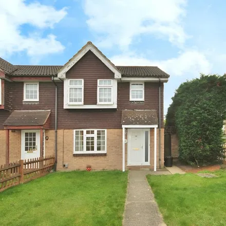 Rent this 3 bed house on Hillside Road in Bromley Park, London