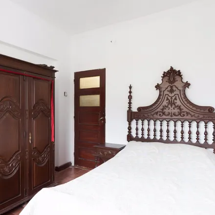 Rent this 3 bed room on Rua de Fonseca Cardoso 19 in 4000-376 Porto, Portugal