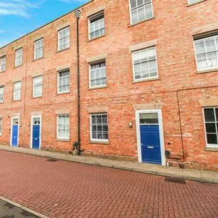 Buy this 6 bed townhouse on Queen's Road in Loughborough, LE11 1HD