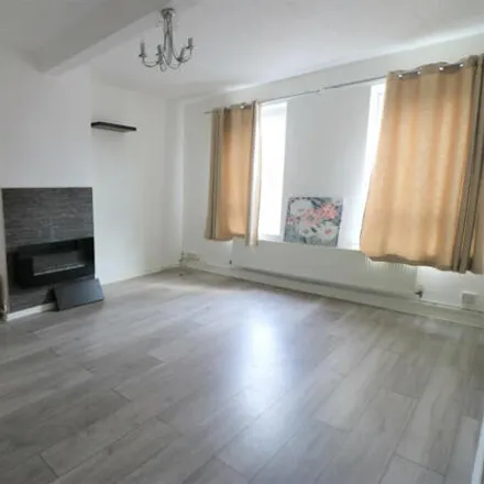 Rent this 4 bed room on 450 Lodge Avenue in London, RM9 4QS