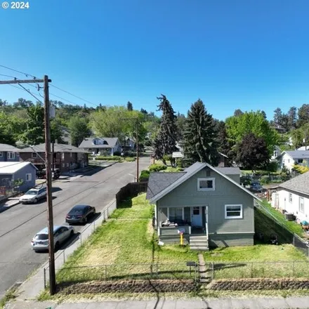 Buy this 2 bed house on 1119 Liberty Street in The Dalles, OR 97058