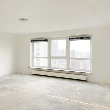 Rent this 3 bed apartment on Kruispleintunnel 50 in 3013 AL Rotterdam, Netherlands