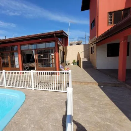 Buy this 6 bed house on Servidão Netuno in Ingleses do Rio Vermelho, Florianópolis - SC