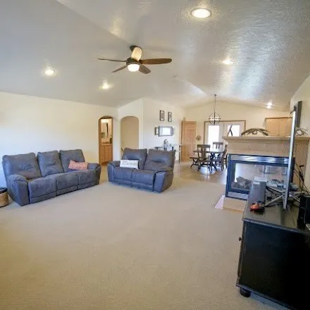 Image 3 - 1356 Camas Drive, Great Falls, MT 59404, USA - House for sale