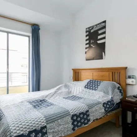 Rent this 4 bed apartment on DPlatos Centro in Calle Acera del Darro, 18005 Granada