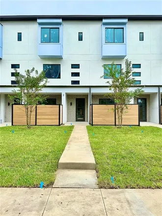 Buy this 3 bed townhouse on 2718 North Myrtle Avenue in Tampa, FL 33602