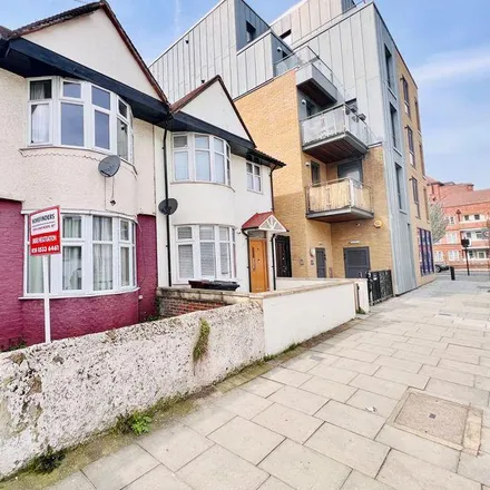 Rent this 4 bed townhouse on 1A Shore Place in 1a Shore Place, London