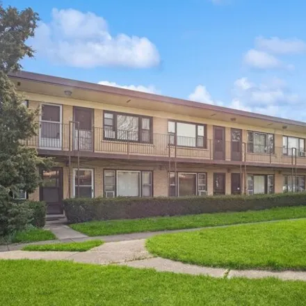 Buy this 1 bed condo on 2 North King Arthur Court in Northlake, IL 60164
