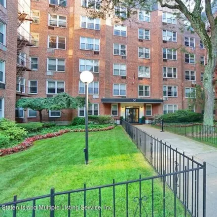 Buy this 2 bed condo on 50 Fort Place in New York, NY 10301