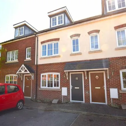 Buy this 4 bed townhouse on Victoria Road in Farnborough, GU14 7PR