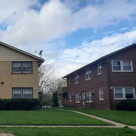 Rent this 1 bed condo on 115 South Whispering Hills Drive in Naperville, IL 60540