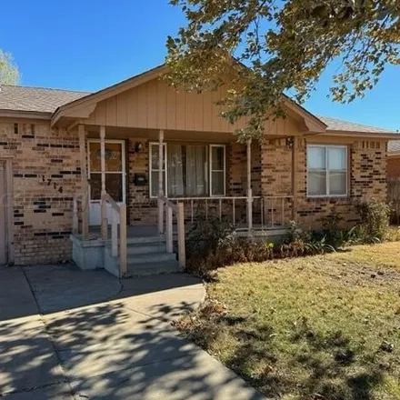 Image 1 - 1714 North Aspen Drive, Pampa, TX 79065, USA - House for sale