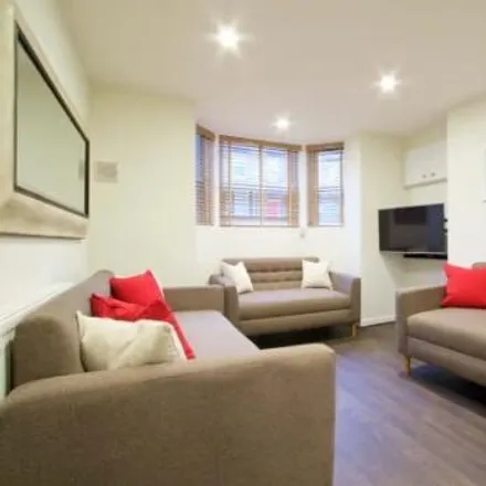 Rent this 7 bed townhouse on Back Brudenell Mount in Leeds, LS6 1HU