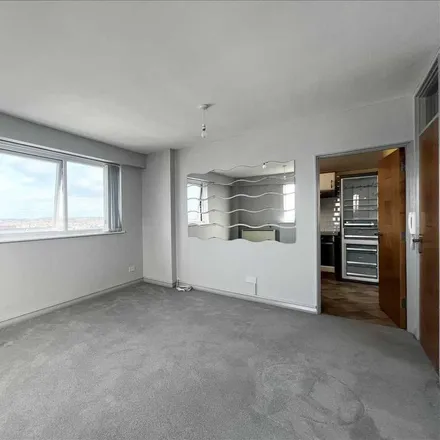 Image 3 - Broadway West, Leigh on Sea, SS9 2DA, United Kingdom - Apartment for rent