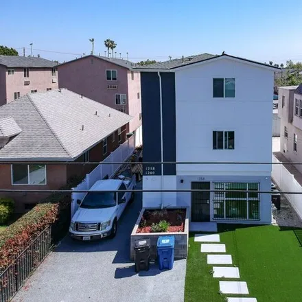 Image 3 - 1258 West 37th Drive, Los Angeles, CA 90007, USA - Townhouse for sale