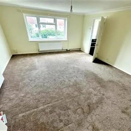 Image 2 - Middle Road, Lancing, BN15 9JD, United Kingdom - Apartment for sale