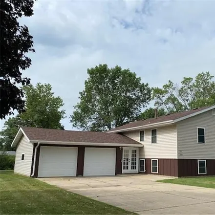 Buy this 4 bed house on 2009 Great Bend Boulevard in Windom, MN 56101