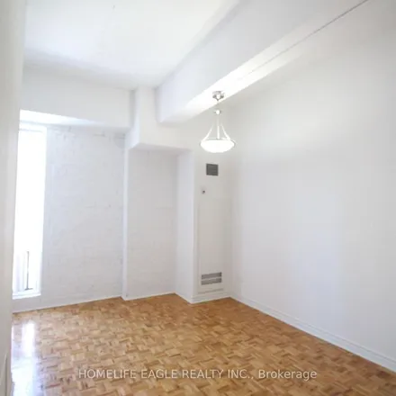 Image 2 - 1401 Dupont Street, Old Toronto, ON M6H 3Z6, Canada - Apartment for rent