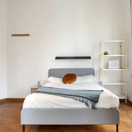 Rent this 5 bed room on Gelato di Gaia in Via Giovanni Pascoli, 20133 Milan MI