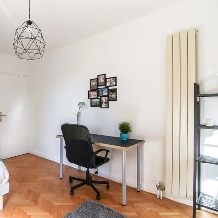 Rent this 5 bed room on 2 Avenue de l'Alsace-Lorraine in 92500 Rueil-Malmaison, France