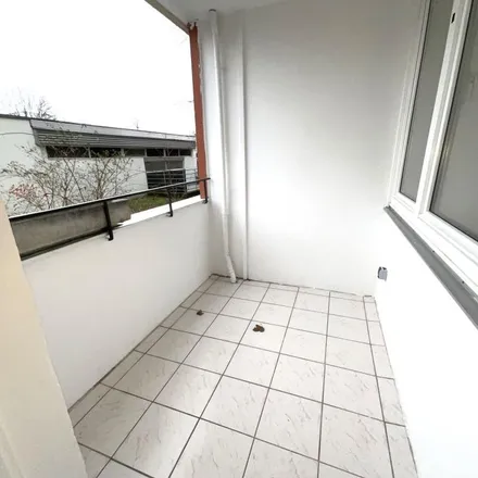 Rent this 3 bed apartment on Zum Heidgarten 3 in 38448 Wolfsburg, Germany