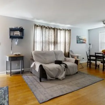 Buy this 3 bed apartment on 605 Roslyn Road
