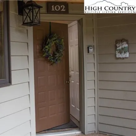 Buy this 1 bed condo on 998 Chetola Lake Drive in Blowing Rock, NC 28605