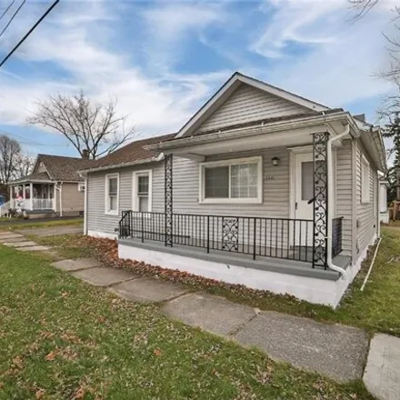 Buy this 3 bed house on 1001 Garden Avenue in City of Niagara Falls, NY 14305